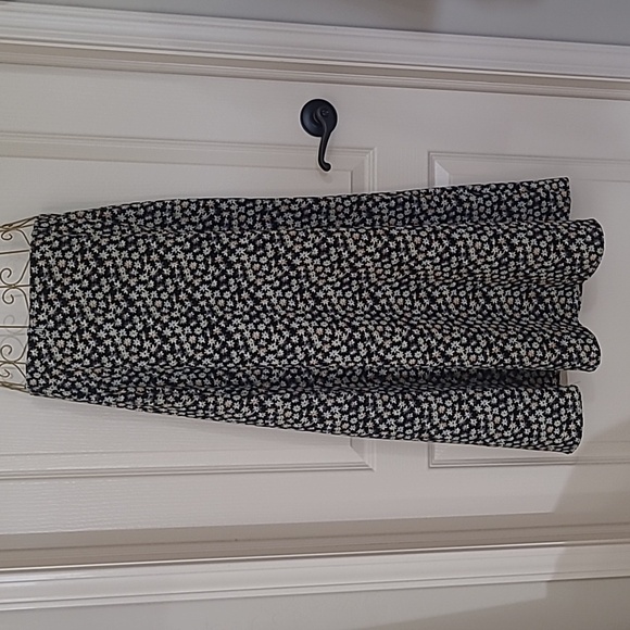 VINTAGE BLUE Black and Cream Floral A-Line Maxi Skirt Size 7 - Picture 1 of 8